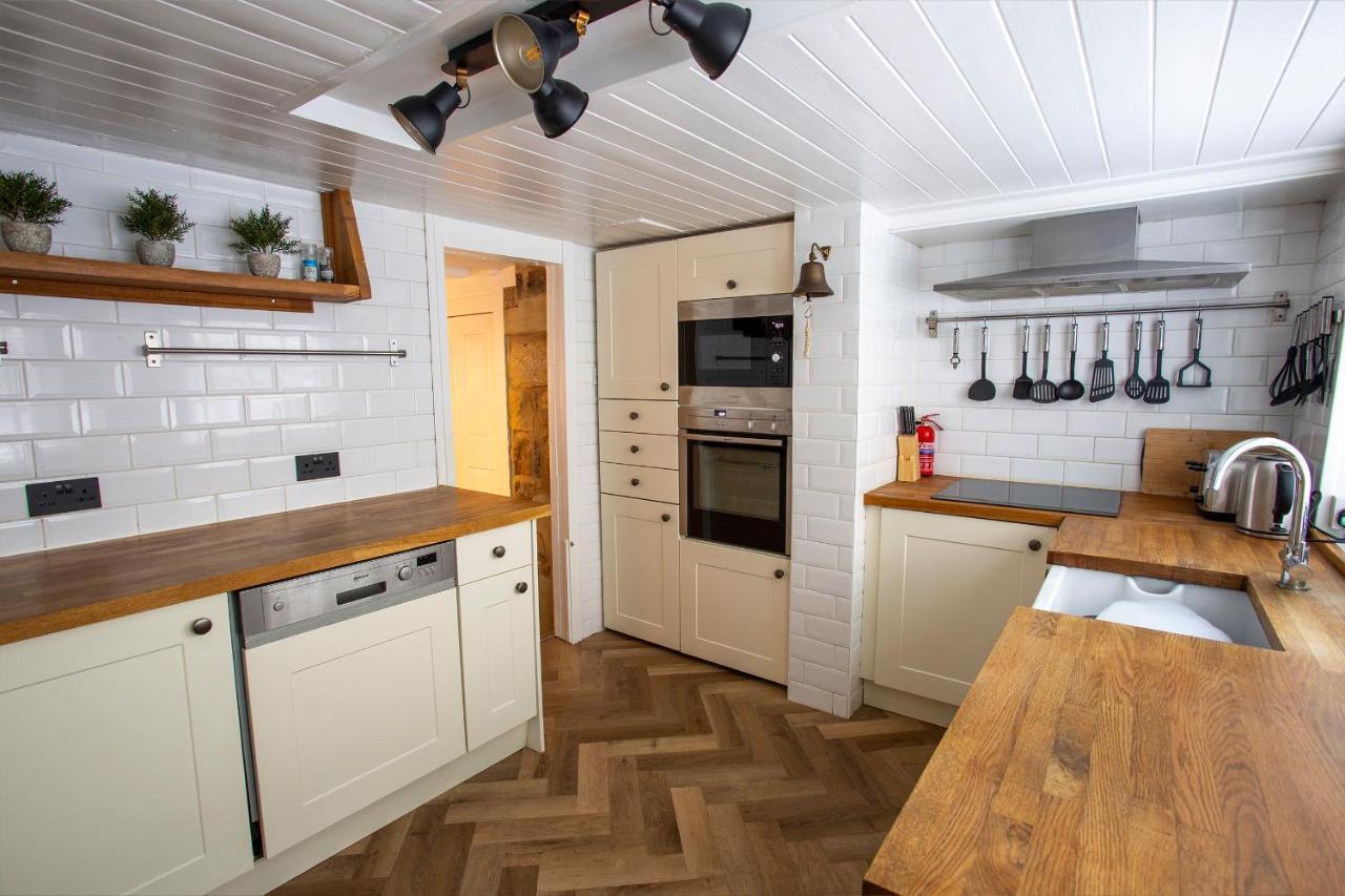 Whitby Boutique - Mast Cottage ภายนอก รูปภาพ